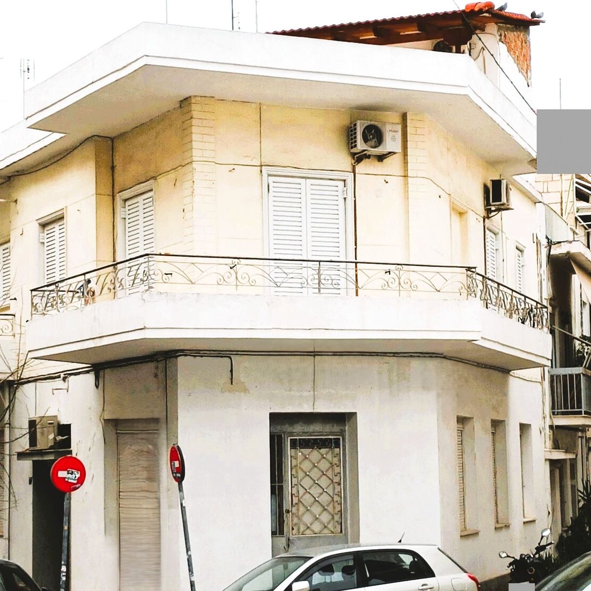 270 m² Building
