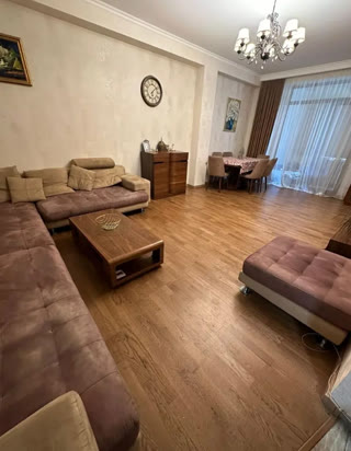 ქირავდება 4 ოთახიანი ბინა საბურთალოზე
