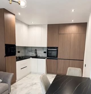 Продаж просторої 2-кімнатної квартири 72м² з ремонтом, вул. Навроцького. Готова до заселення!