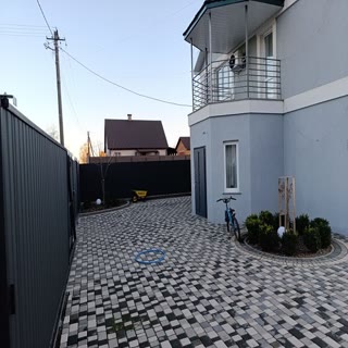 Продаж двоповерхового будинку  200 м2. Ліс. Траса Київ Харків 1 км
