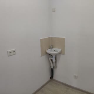 Здається приміщення 10 хв до метро Перемоги
