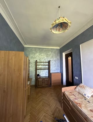 Продається 3-к квартира Шевченківський район, сталінка