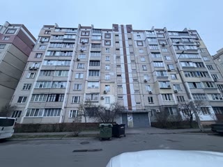 Продаж 1-кімнатної квартири на Троєщені