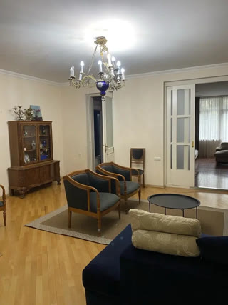 ქირავდება 3 ოთახიანი ბინა საბურთალოზე