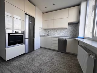 Продаж 3-кімнатної квартири біля метро Деміївська