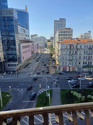 Sale of a 3-room apartment in the Center of Kyiv near Palats Sportu metro and Gulliver shopping mall