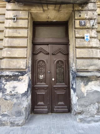 Продаж 2-кімнатної квартири в історичному центрі Львова