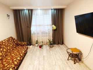For Sale 3-Room Apartment, Desnyansky District