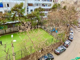 ქირავდება 3 ოთახიანი ბინა ვაკეში