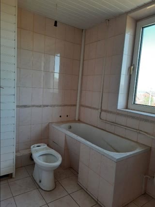 Продам добротний будинок в смт Коротич