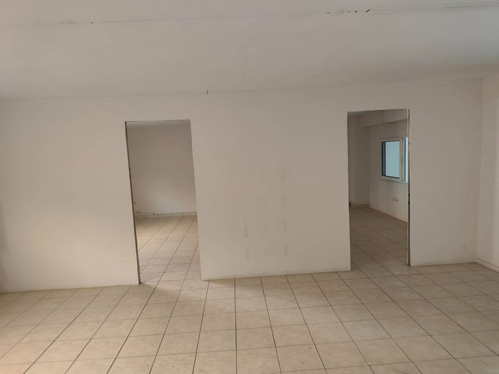 Κατάστημα 300τ.μ.