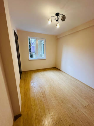5-room apartment for sale on Mirian Mepe Street