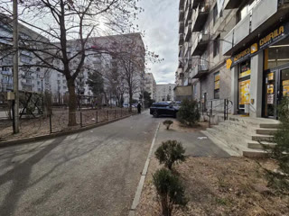 იყიდება სავაჭრო კომერციული ფართი გლდანულაში