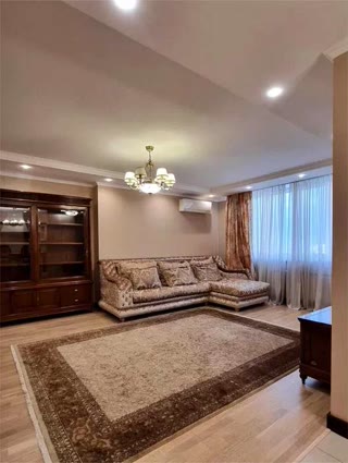 Продається простора 3-кімнатна квартира площею 150 м² у сучасному ЖК «Молодіжний» на Осокорках