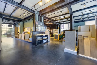 Universal commercial space for rent in Dighom massif
