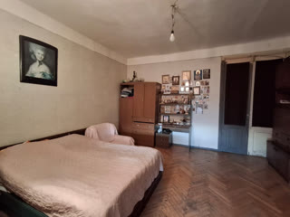 იყიდება 3 ოთახიანი ბინა ვერაზე