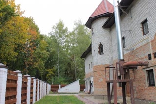 Окремо стояча 3-х поверхова будівля 641,3 кв