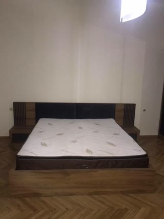 ქირავდება 3 ოთახიანი ბინა ვაკეში