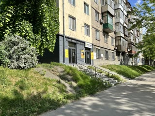 Продаж фасадного преміщення на Чоколовці