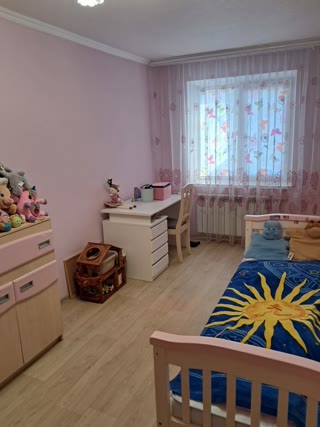 Продаж 3-кімнатної квартири на Залізничному масиві біля метро Вокзальна