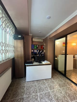 🏢 მზა საოფისე სივრცე ძველი ბათუმის გულში – პორტის სიახლოვეს (ტექნიკითა და ავეჯით)