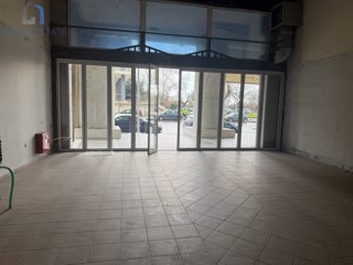 262 m² Store