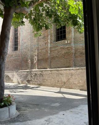 Продается двухкомнатная квартира в Мтацминде.