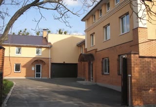 Продається будинок з ділянкою в Києві