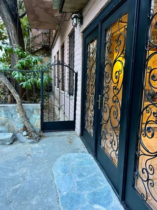 Universal commercial space for rent in Sololaki