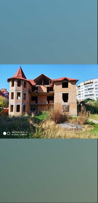 Sale of a house in the center of Truskavets (420 m², 18 rooms, 6 acres)