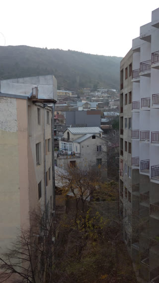 იყიდება 3 ოთახიანი ბინა ვერაზე