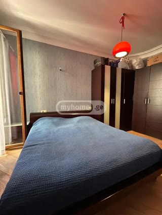 იყიდება ოროთახიანი ბინა ვაკეში