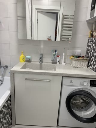 2 К 45 кв м кухня 6 квм  Метро Студенська