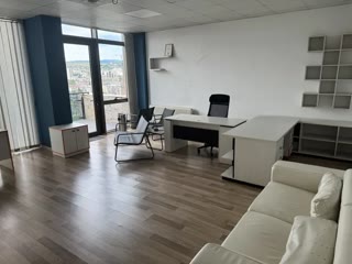 ქირავდება საოფისე დანიშნულების კომერციული ფართი საბურთალოზე