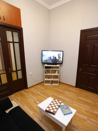 ქირავდება 4 ოთახიანი ბინა სოლოლაკში