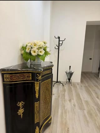 იყიდება ვაკეში.