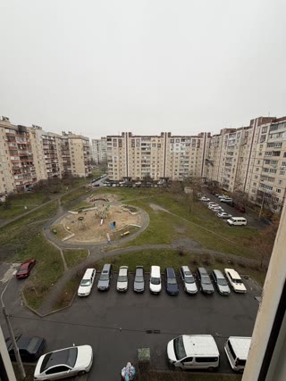 Продаж 1-кімнатної квартири на Троєщені