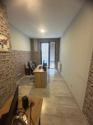 ქირავდება საოფისე ფართი საბურთალოზე