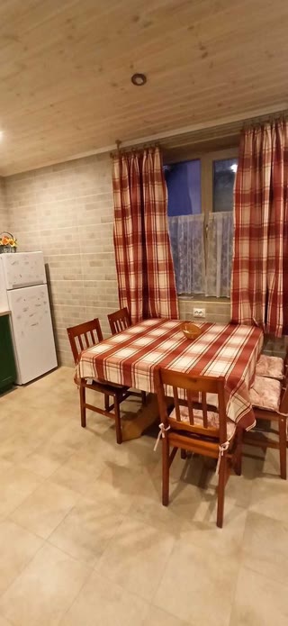 Частина будинку (4-5 чол) у старовинній виллі, центр, тераса, парковка