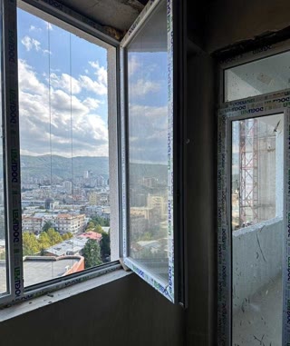 იყიდება 4 ოთახიანი ბინა საბურთალოზე