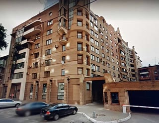 For Sale 4-room Apartment Center