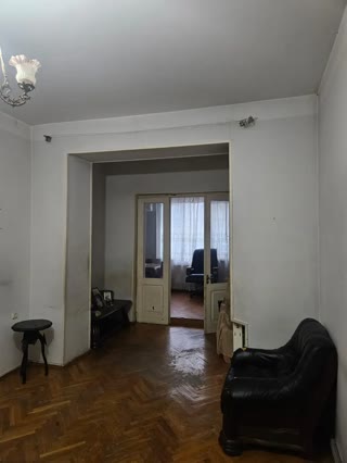 Flat for sale in central vake.
