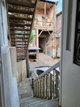 ქირავდება ძველ თბილისში.