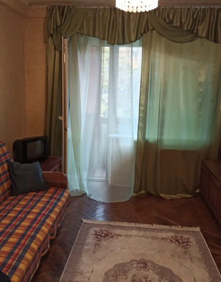 Продається 2-кімнатна квартира, вул. Сергія Набоки, метро Дарниця