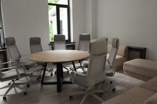 Продаж з орендарями 250м2, ремонт, вул. Почайнинська