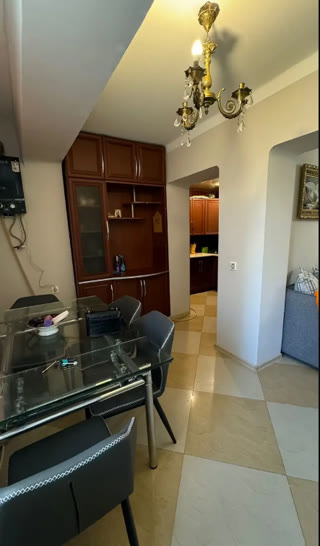 ქირავდება 4 ოთახიანი ბინა საბურთალოზე