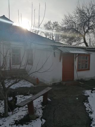 Продам квартиру в частном секторе в центре Краснограда