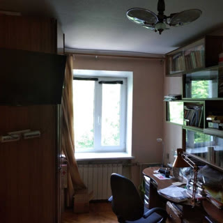 Продам недорого акуратну 3-х кімнатну квартиру в районі Павлове Поле
