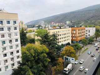 ქირავდება 3 ოთახიანი ბინა ვაკეში