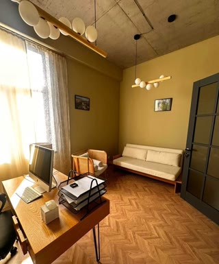 იყიდება 2 ოთახიანი ბინა მთაწმინდაზე
